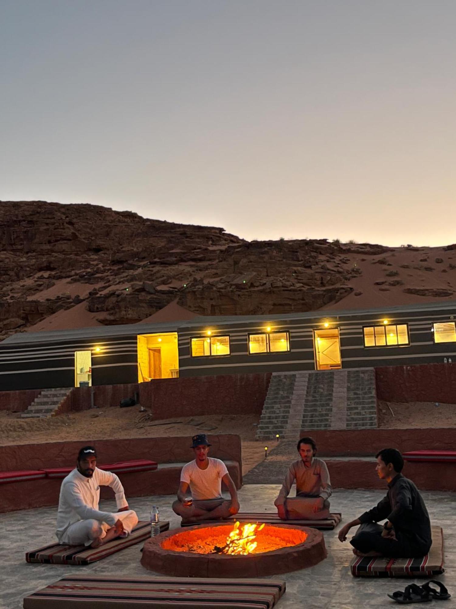 Wadi Rum Camp Stars&jeep tour Hotel Buitenkant foto