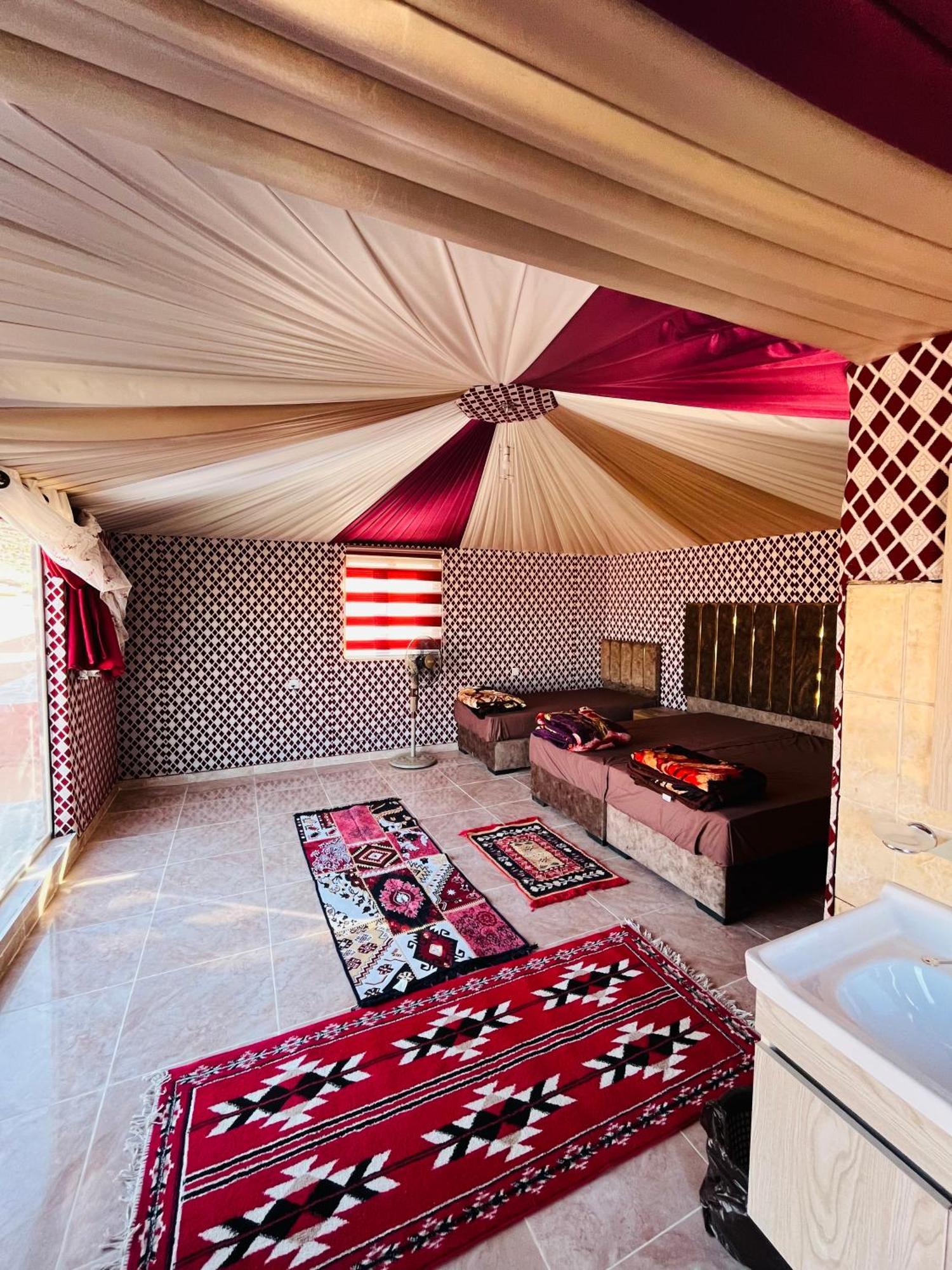 Wadi Rum Camp Stars&jeep tour Hotel Buitenkant foto