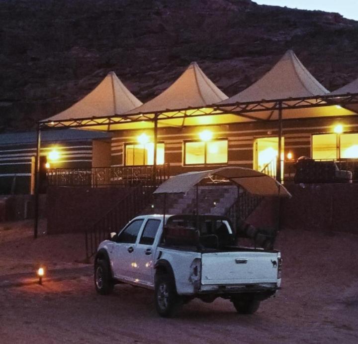 Wadi Rum Camp Stars&jeep tour Hotel Buitenkant foto